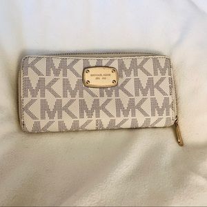 Michale Kors MK signature wallet